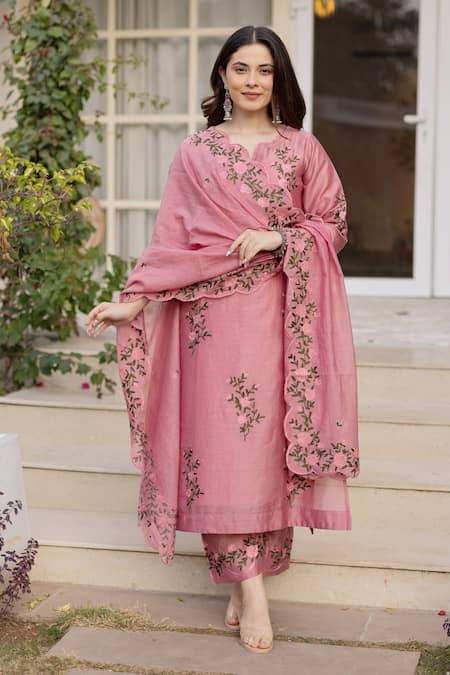 ASRUMO Floral Thread Embroidered Kurta Set