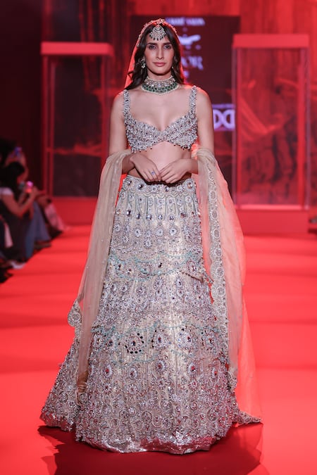 Itrh Mrigakshi Embellished Lehenga Set With Veil 