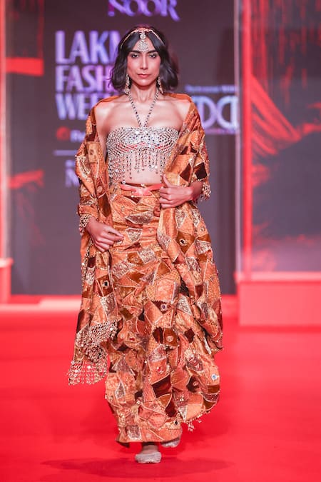 Itrh Agneya Pre-Draped Saree Set With Dupatta 