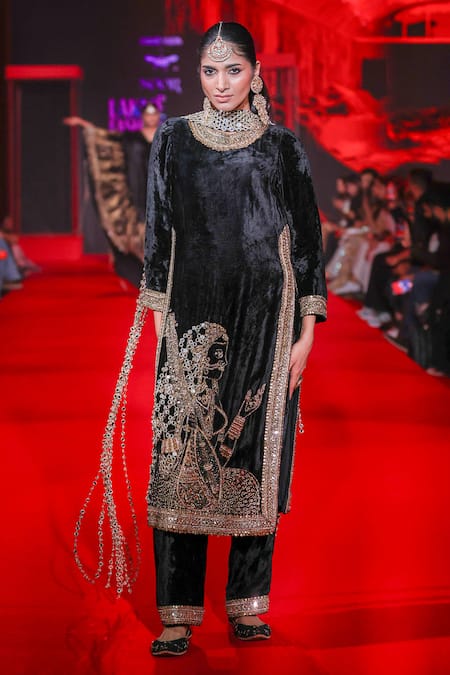 Itrh Maharani Velvet Kurta & Pant Set 